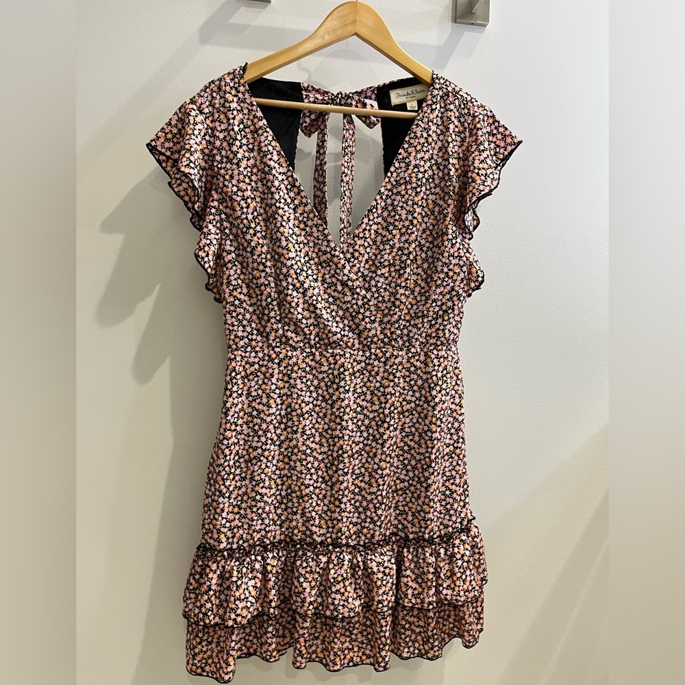 Threads and States Los Angeles, Beautiful floral mini dress! - Picture 3 of 5